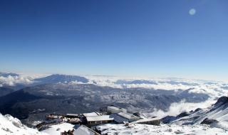 玉龙雪山和华山哪个海拔高